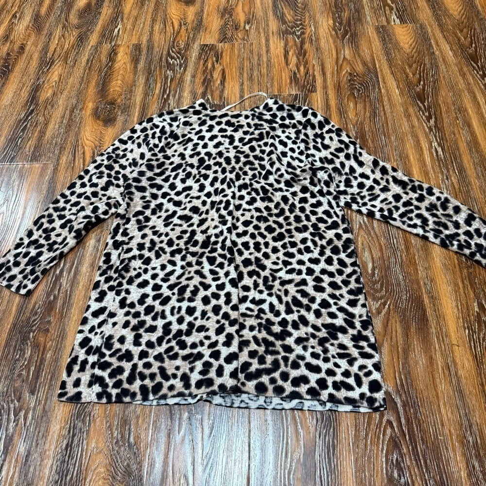 Women's Size S Shirt Cardigan Sweater Top Small Leopard Print Torrid Button Up